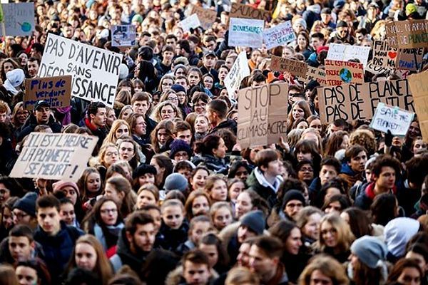 Подростки против изменения климата: как 15-летняя Грета Тунберг из Швеции вывела на улицы тысячи школьников 