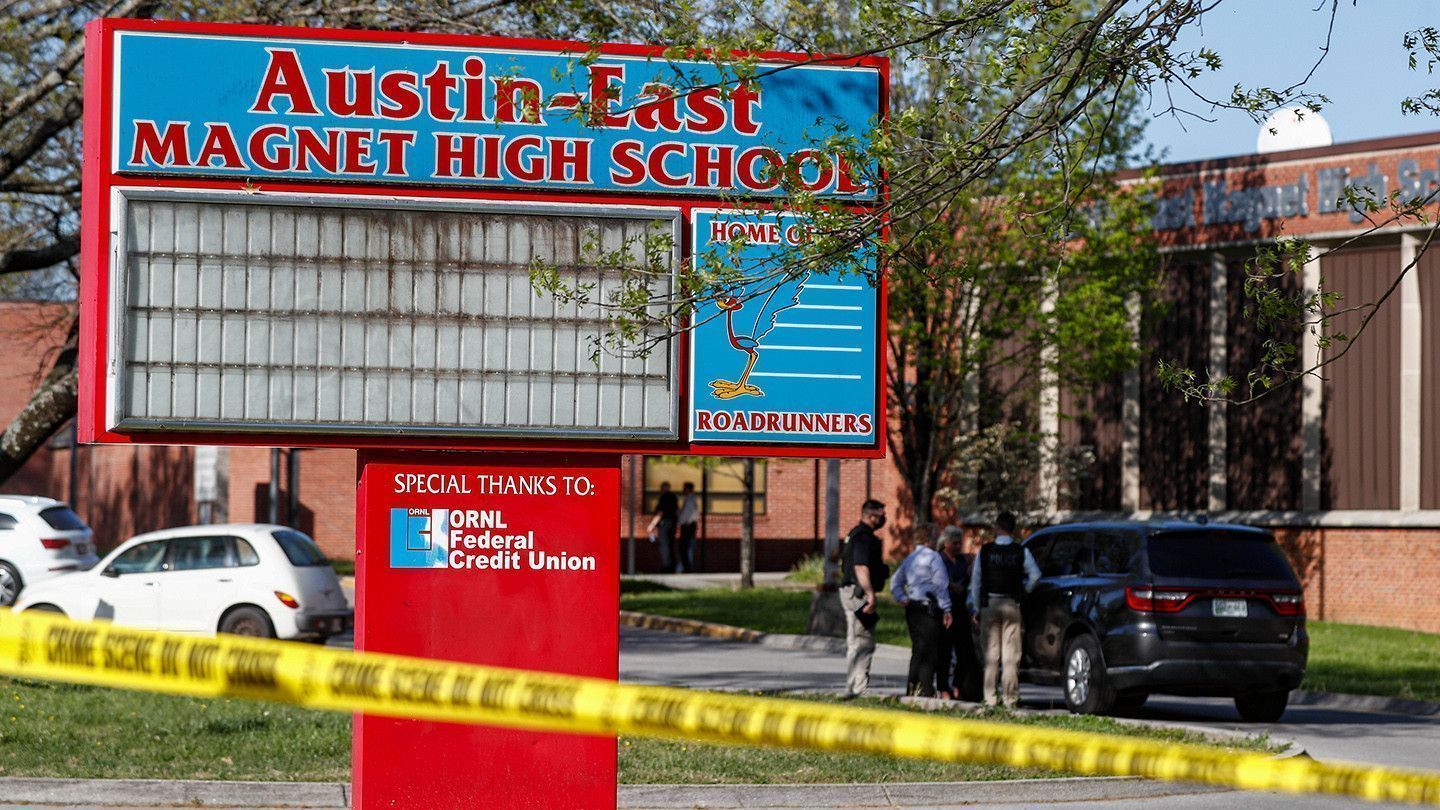 В Теннесси школьник открыл стрельбу по полиции. Почему в обществе растет агрессия и при чем здесь пандемия?