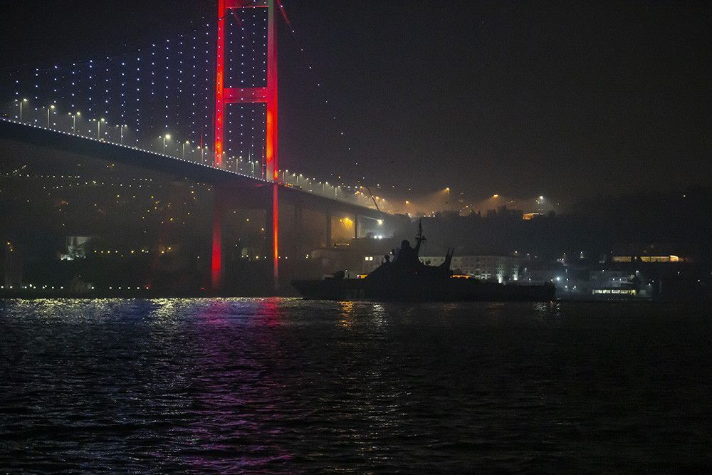 Турция решила закрыть проливы для российских и украинских военных кораблей