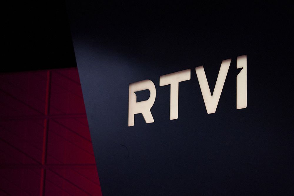 RTVI. 2×2 трансляция канала. RTVI logo PNG 2021.
