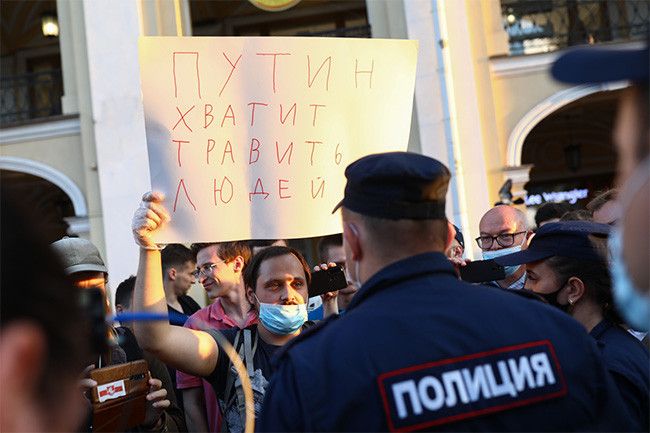 В Москве и Петербурге прошли акции в поддержку Навального, есть задержанные