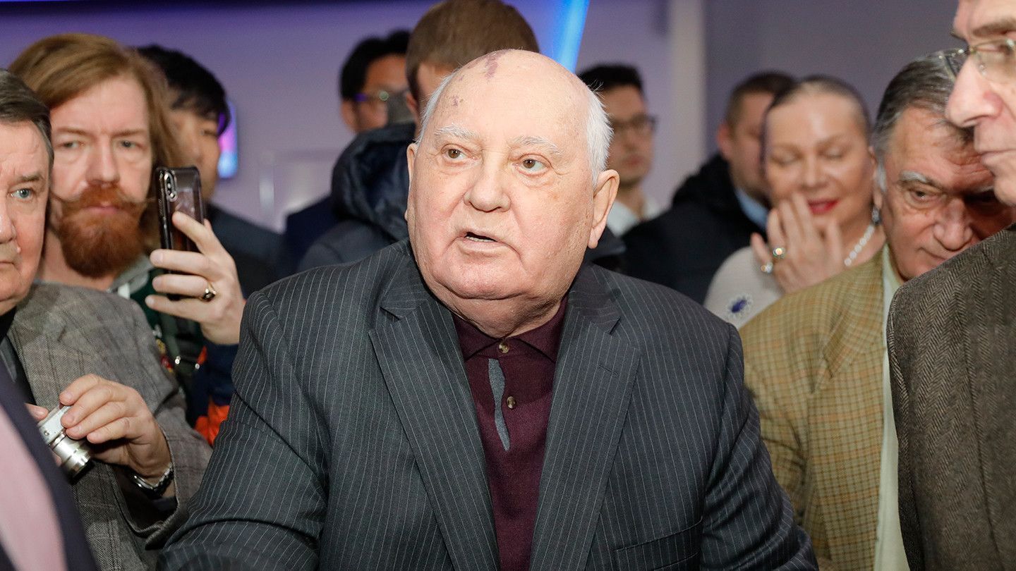 90 лет Горбачеву: за что благодарят и критикуют единственного президента СССР