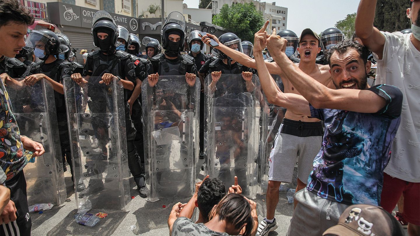 Ковидные бунты в Тунисе, Соболь хочет снять Володина с выборов, США уходят из Ирака