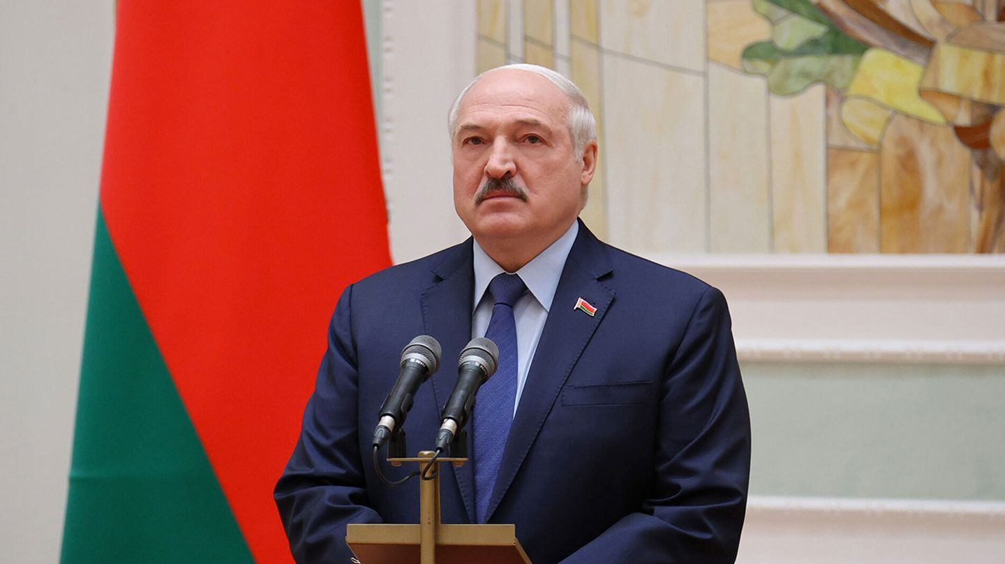 Лукашенко и самолет что произошло. Смотреть фото Лукашенко и самолет что произошло. Смотреть картинку Лукашенко и самолет что произошло. Картинка про Лукашенко и самолет что произошло. Фото Лукашенко и самолет что произошло