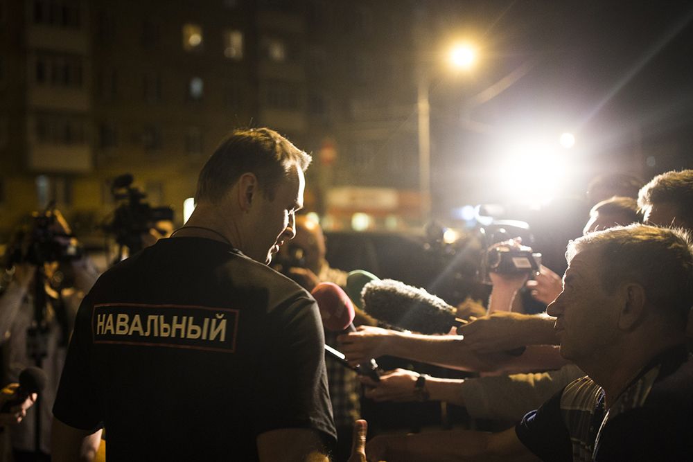 Навальный внутрь