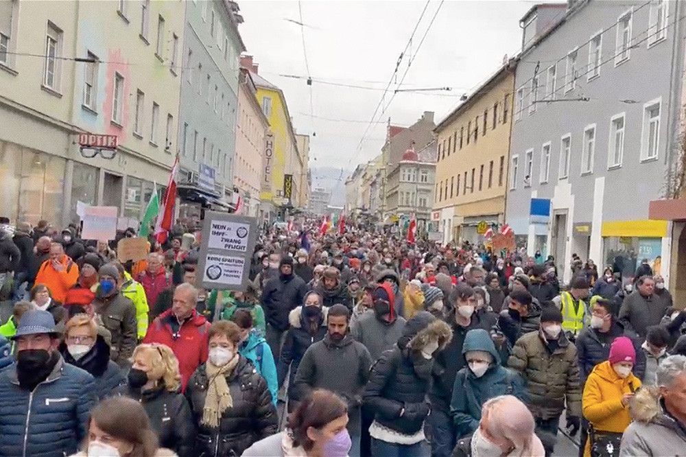 В Австрии на митинги против антикоронавирусных мер вышли больше 40 тыс. человек