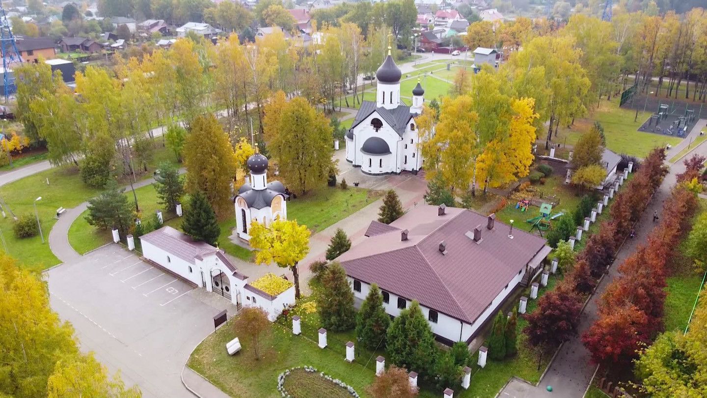 Михайлово-Ярцевское: Шишкин лес, Дом культуры «Михайловское» и токарные игрушки