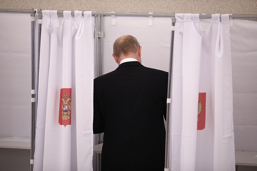 Путин голосует сам за себя
