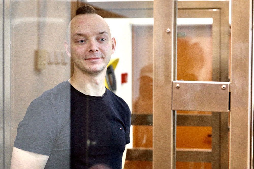 Суд продлил арест Ивану Сафронову