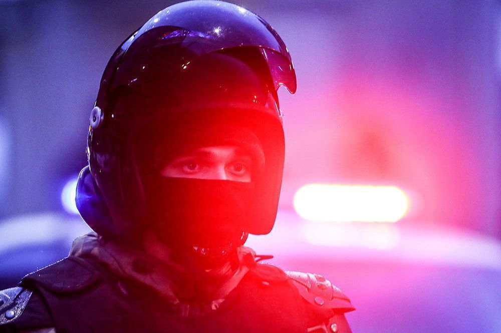 В центре Москвы мужчина поджег автозак «коктейлем Молотова»