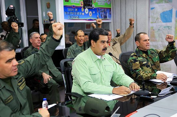 Американские журналисты взяли интервью у Мадуро: их тут же выслали из Венесуэлы