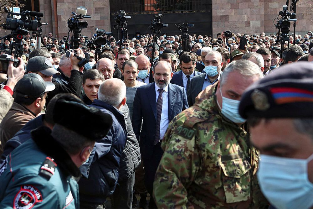 Армянский премьер поссорился с генералами: главное