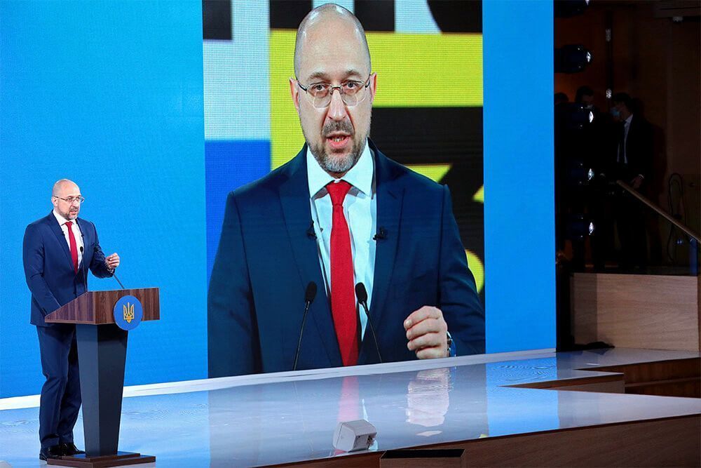 Премьер Украины считает «Спутник V» инструментом влияния России