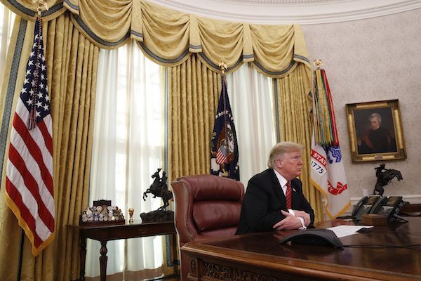 Трамп впервые выступил с обращением к нации из Овального кабинета