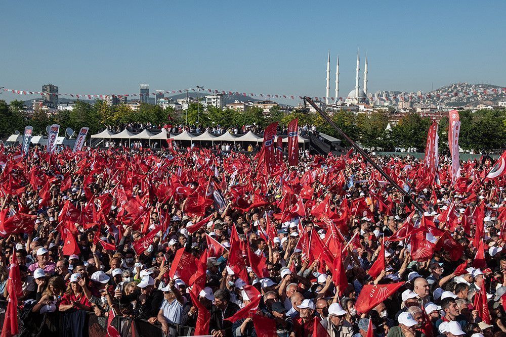 В Турции прошел многотысячный митинг против приговора одному из главных оппозиционеров страны