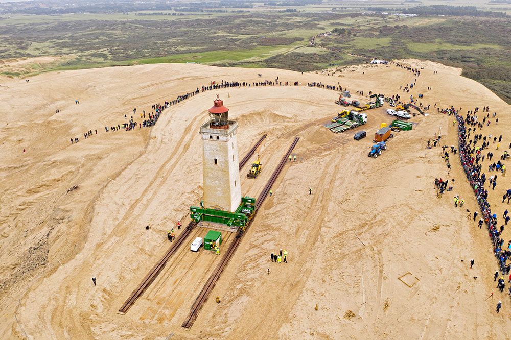 маяк Рубьерг Кнуд двигается по песку 2
