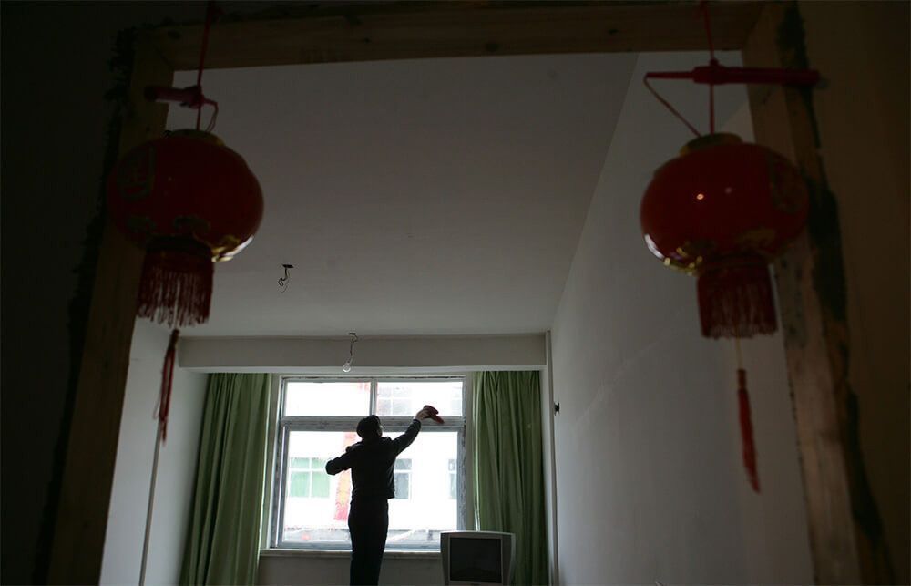 Суд в Китае постановил, что мужчина должен заплатить жене за работу по дому