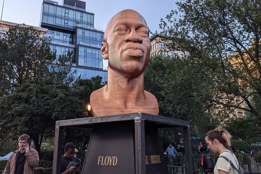 В Нью-Йорке осквернили памятник Джорджу Флойду