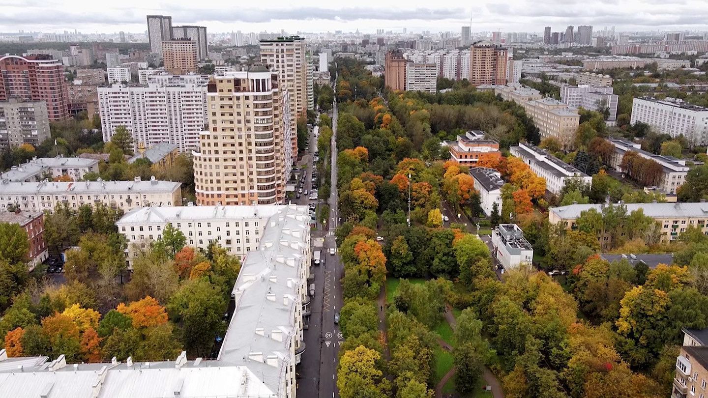 Восточное Измайлово: сквер на Сиреневом бульваре, Театр теней и школа без оценок