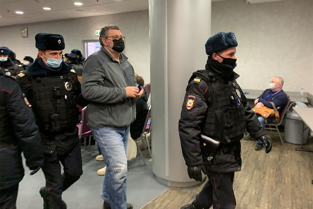 «Кафка в кубе»: полиция задержала всех участников форума муниципальных депутатов