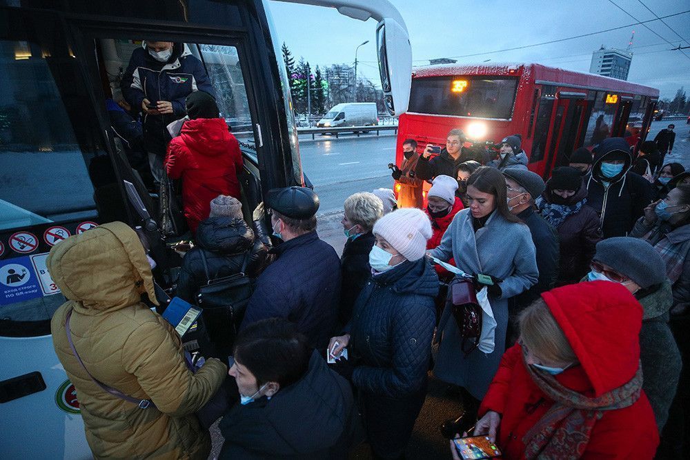 Конфликты, сбои и сотни высаженных пассажиров. В Татарстане начали действовать QR-коды на транспорте