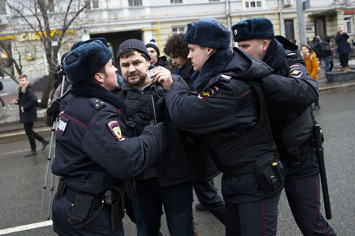 Ситуация в москве сегодня новости последнего. Митинги в Москве сейчас. Митинг в Москве сегодня прямая трансляция. Митинг в Чечне молодежь. Митинг на красной площади сегодня в Москве.