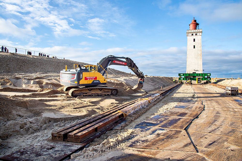 маяк Рубьерг Кнуд двигается по песку 1