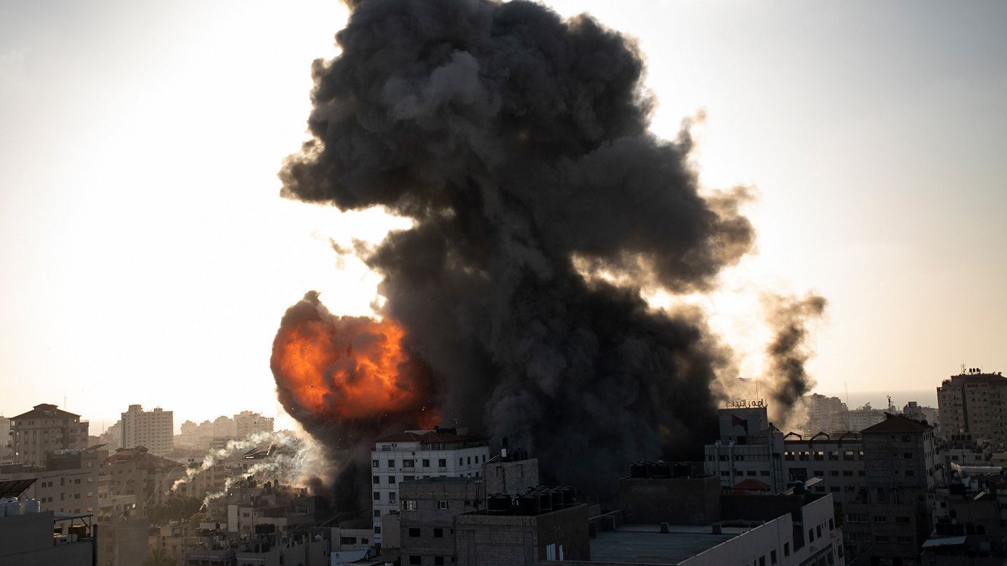 Удар по штабам ХАМАС, в Москве скачок по COVID-19, РКН помягчел к твиттеру