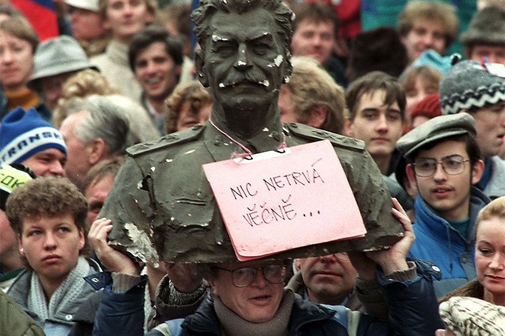 Революция в Чехословакии 1989. Бархатные революции 1989. Бархатная революция в Чехословакии. Чехия 1989.