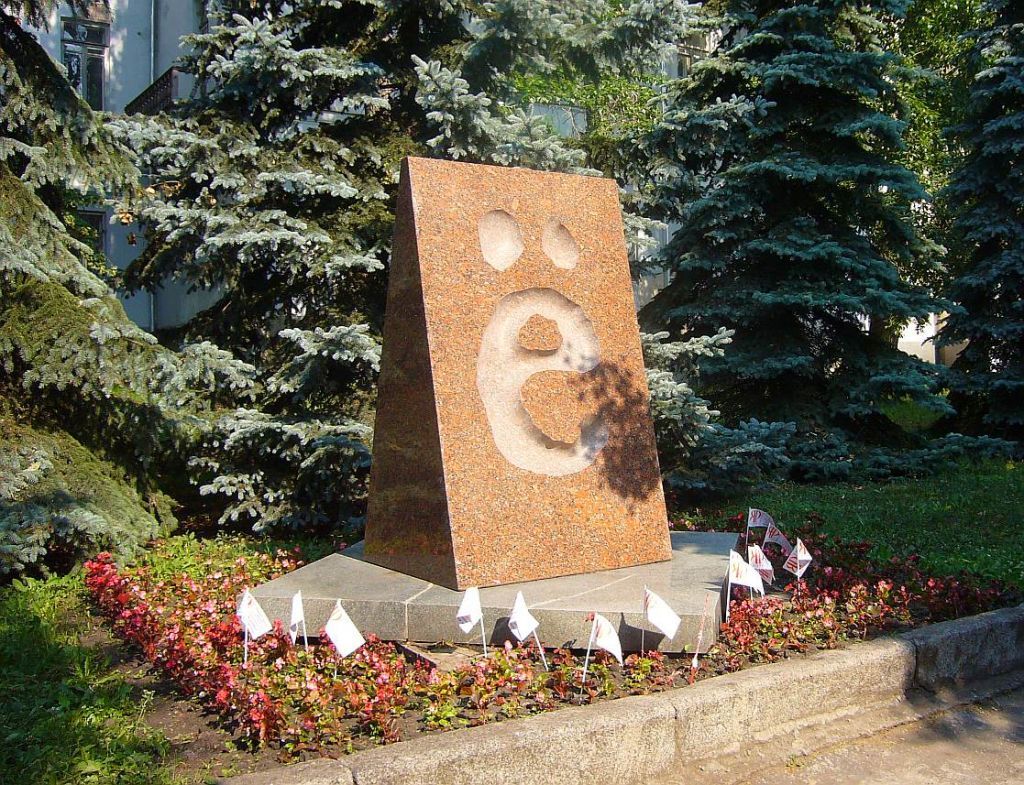 Monument_Ё2.jpeg Monument_Ё2.jpeg