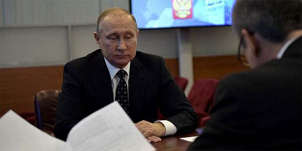 Новый президентский срок Путина может начаться с бюджетного маневра