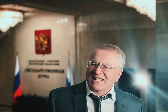 Промокший Жириновский потребовал разогнать московский гидрометцентр