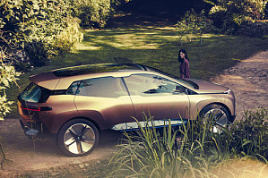 BMW прорекламировал удобство секса в беспилотных автомобилях — а потом застеснялся и удалил ролик