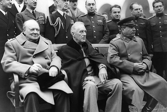 «Левада»: две трети россиян сомневаются, что англичане и американцы помогли победить Гитлера