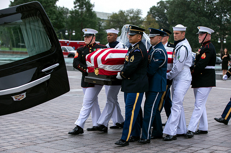 Jim Lo Scalzo / EPA / AP            