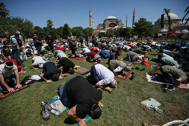 Arif Hudaverdi Yaman / Anadolu Agency / Getty Images