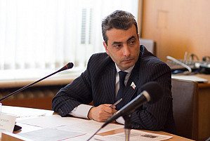 Лев Шлосберг сообщил, что его вызвали в СК по делу Светланы Прокопьевой — после того, как больше десяти СМИ выступили в ее поддержку