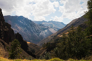 На юге Перу автобус упал в пропасть, погибли не меньше десяти человек