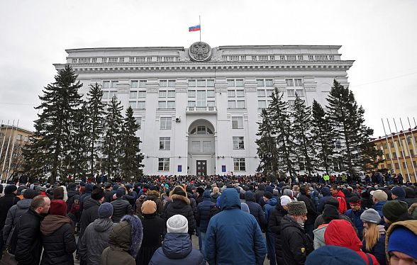 Зачем Путин приезжал в Кемерово, если родителям погибших детей так и не дали задать ему вопросы