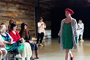 Дизайнер из Тулуна представила коллекцию одежды из затонувших при наводнении вещей