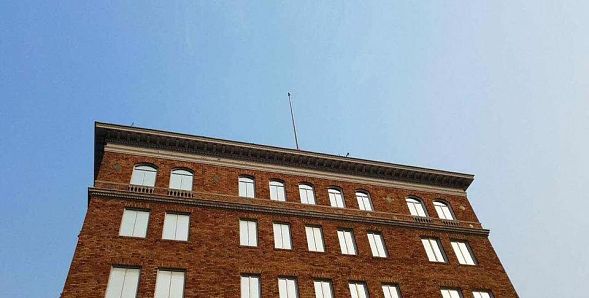 Москва потребовала вернуть российские флаги на дипломатическую собственность в США