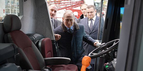 Путин задумался о профессии комбайнера
