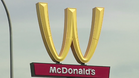 McDonald's временно перевернул свои знаменитые золотые арки