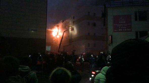 Пожар в Кемерово тушат больше четырех часов