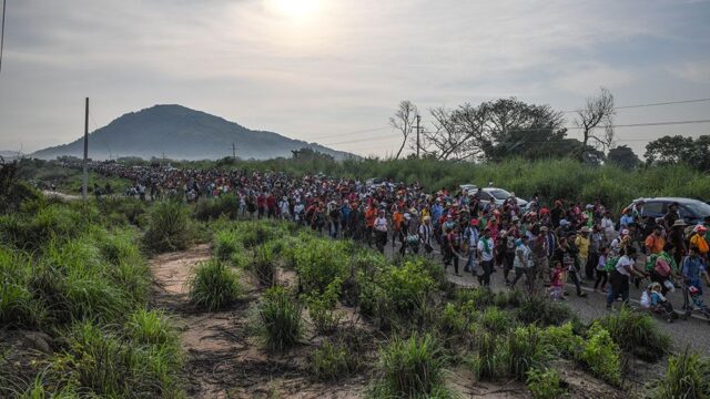 Мексика остановила второй караван мигрантов