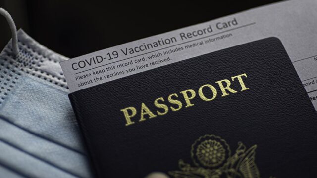В США продают поддельные паспорта вакцинации за $250