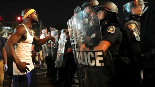 Протесты в Сент-Луисе снова переросли в беспорядки. Задержали больше 80 человек