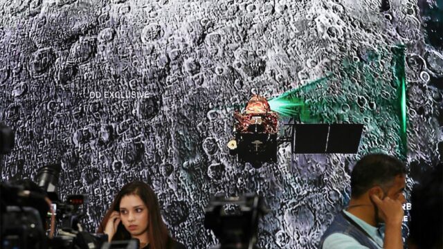 Индия потеряла связь со своим аппаратом при высадке на Луну