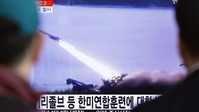 Военные Южной Кореи сообщили, что КНДР запустила несколько ракет