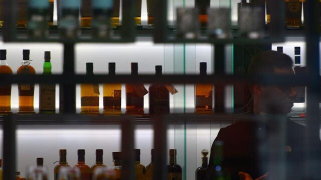 Смертность от алкоголя в США на фоне пандемии выросла на 25%. А что в России?